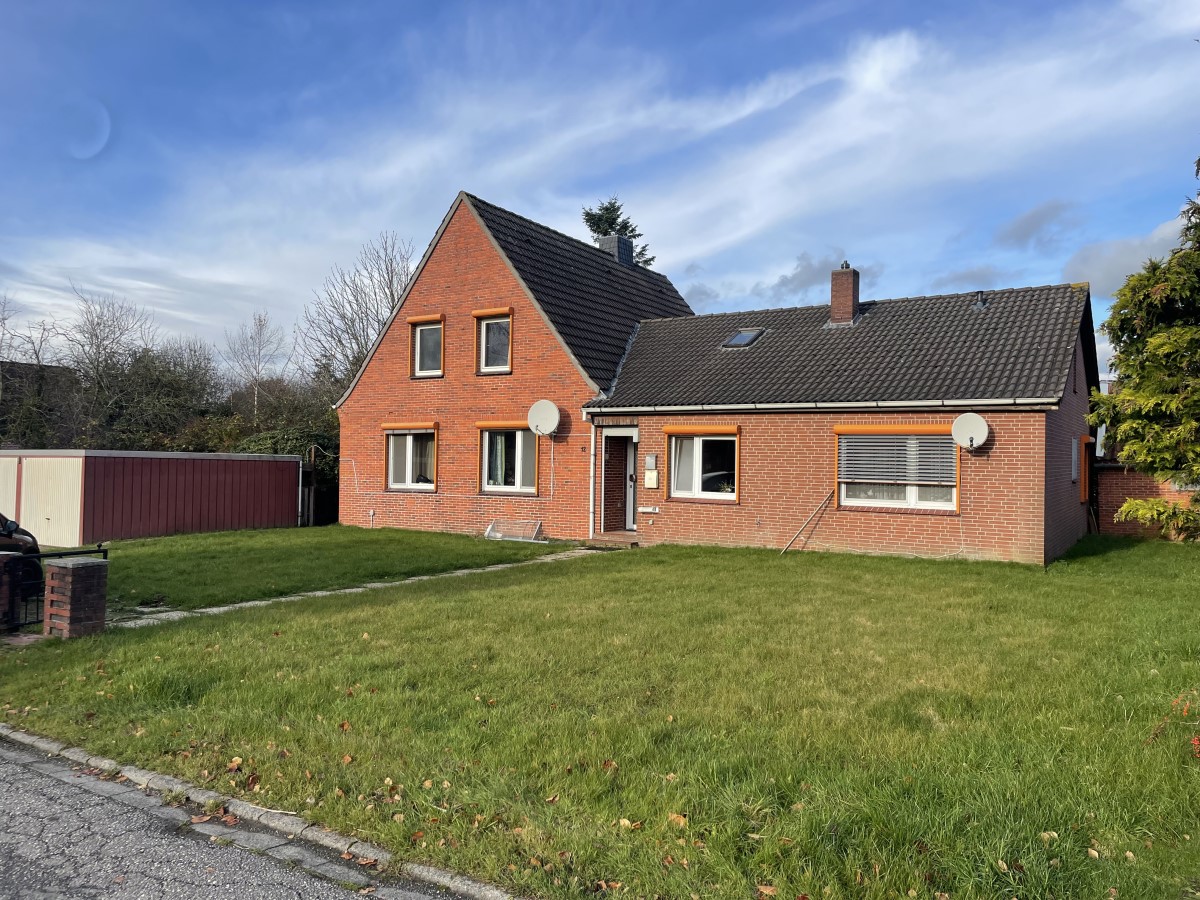 Einfamilienhaus mit großer Anliegerwohnung